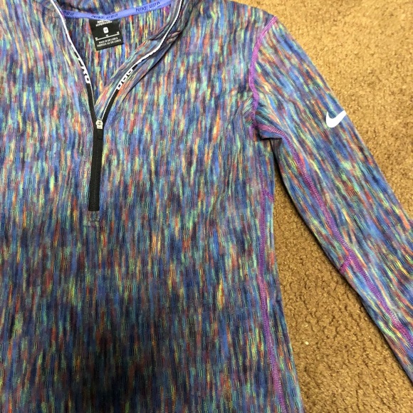 Women’s size M Nike dri fit 1/4 zip pullover. - Picture 4 of 4